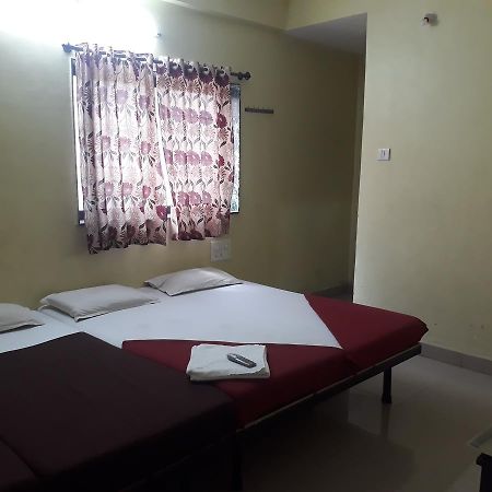 Hotel Gourav Palace Shirdi Exterior photo